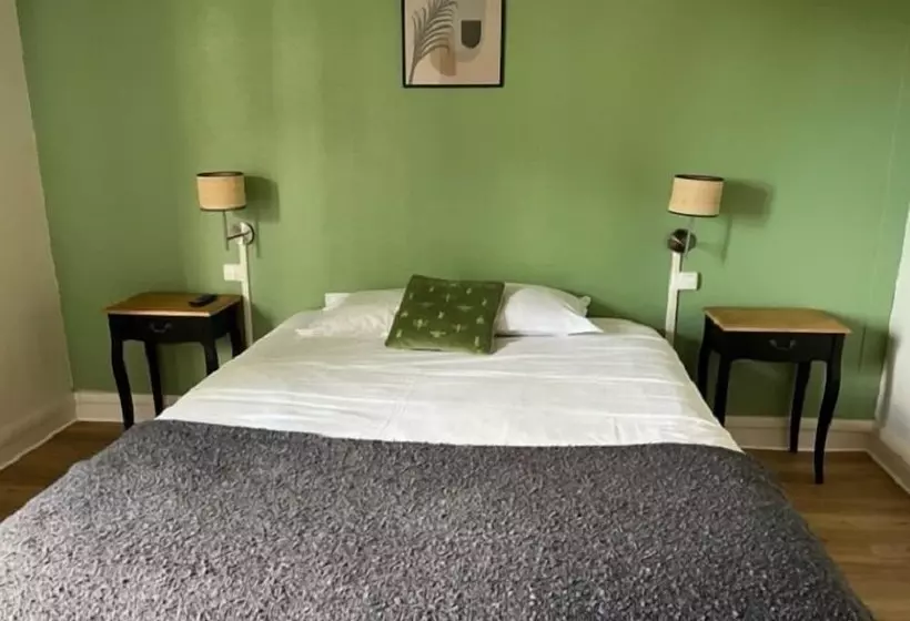 Отель Le Clos Du Pontic Logis Et Cit