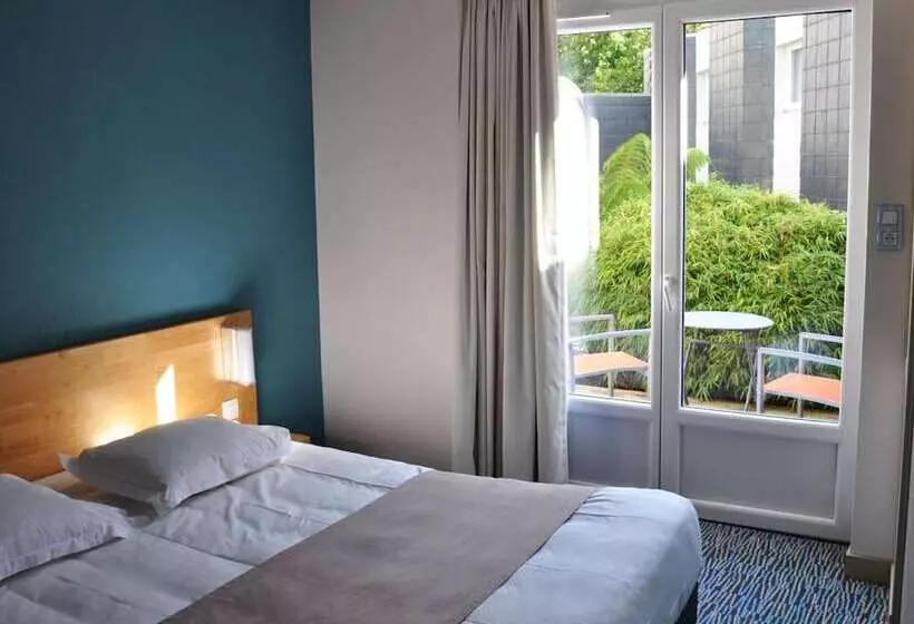 Отель Le Clos Du Pontic Logis Et Cit