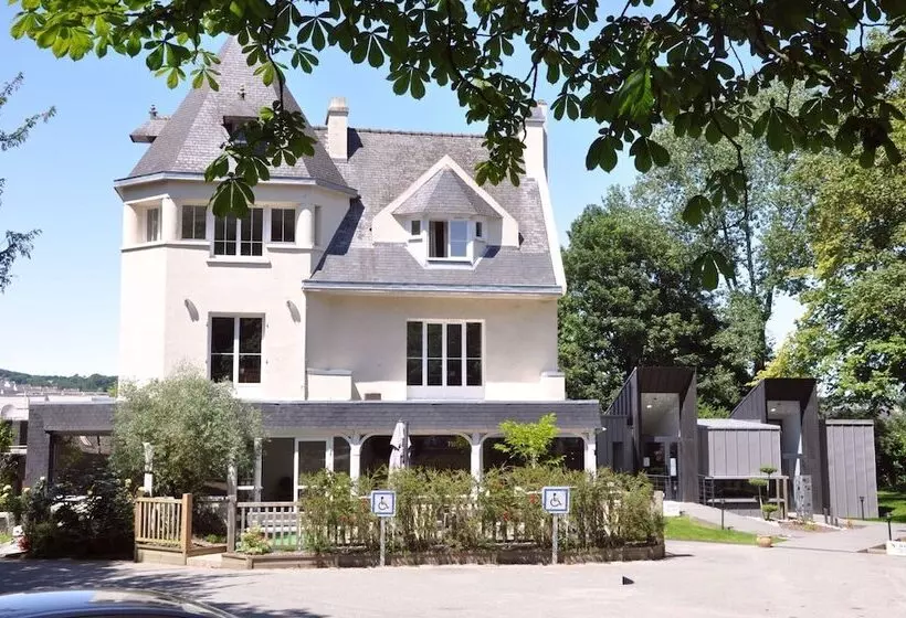 Отель Le Clos Du Pontic Logis Et Cit