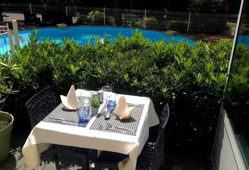 호텔 Logis Les Charmilles Chalonsursaone Sud