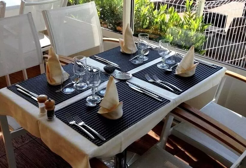 호텔 Logis Les Charmilles Chalonsursaone Sud