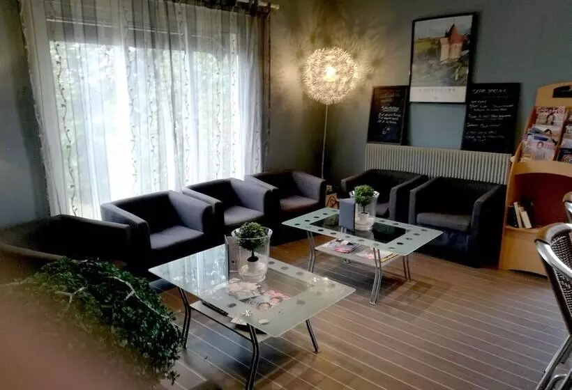 호텔 Logis Les Charmilles Chalonsursaone Sud