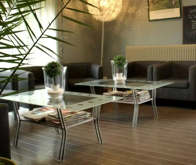 호텔 Logis Les Charmilles Chalonsursaone Sud