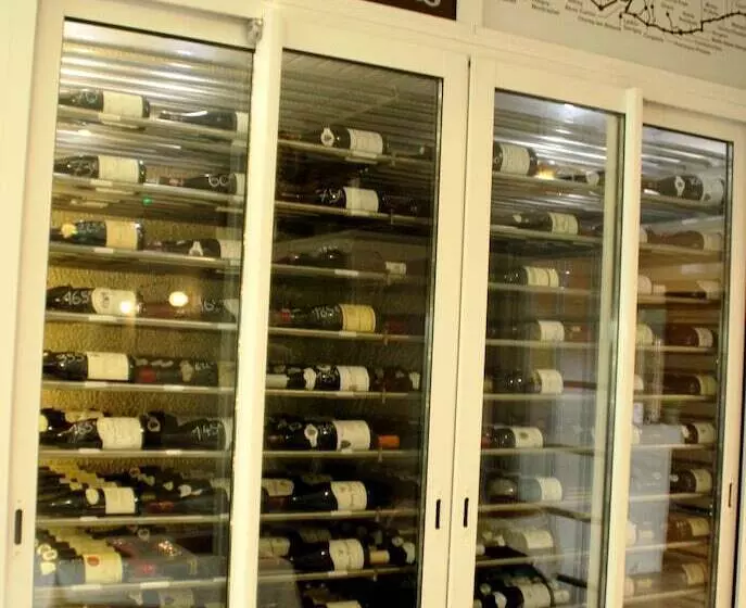 호텔 Logis Les Charmilles Chalonsursaone Sud