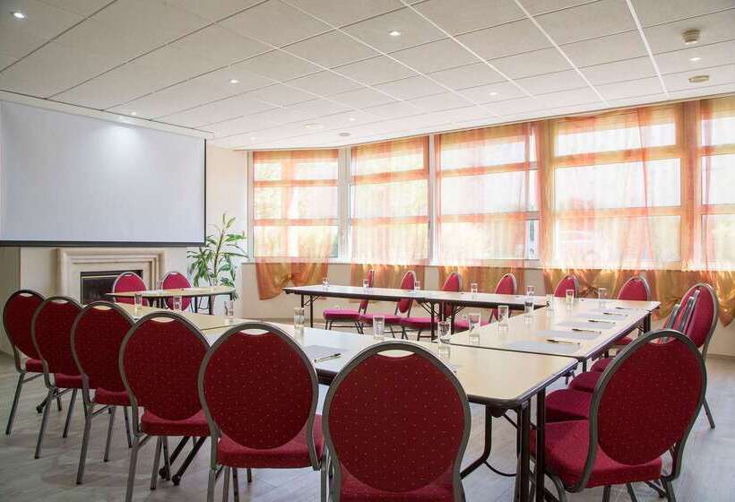 ホテル The Originals City, Hôtel Le Boeuf Rouge, Saintjunien