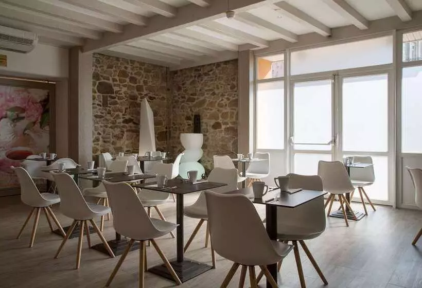 هتل The Originals City, Hôtel Le Boeuf Rouge, Saintjunien