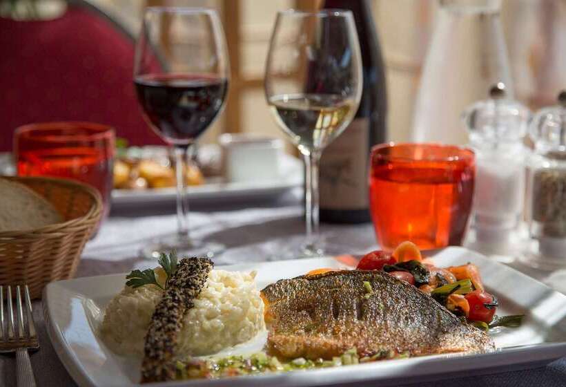 ホテル The Originals City, Hôtel Le Boeuf Rouge, Saintjunien