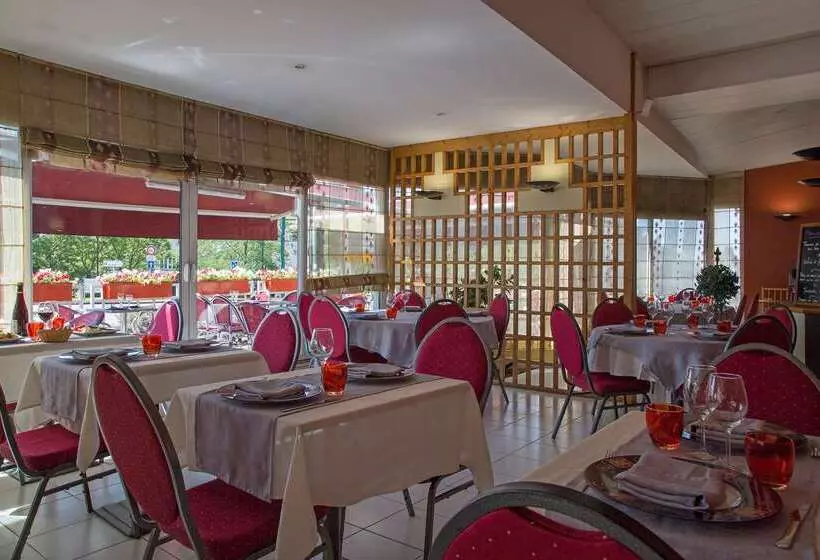 هتل The Originals City, Hôtel Le Boeuf Rouge, Saintjunien