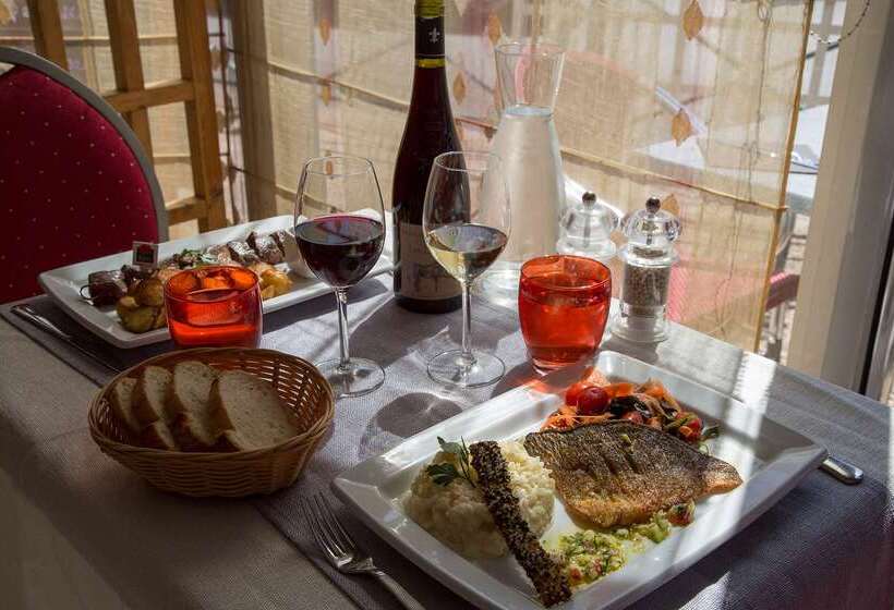 ホテル The Originals City, Hôtel Le Boeuf Rouge, Saintjunien