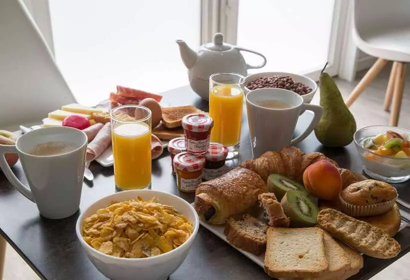 هتل The Originals City, Hôtel Le Boeuf Rouge, Saintjunien