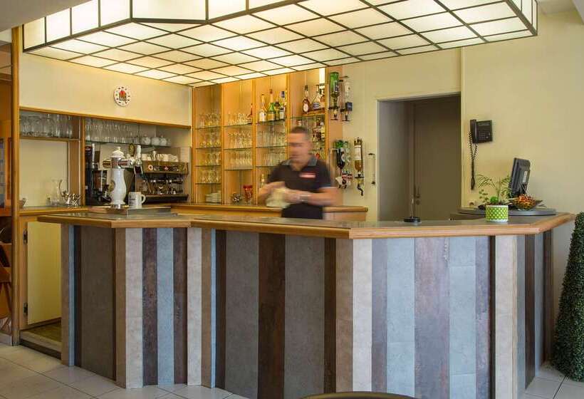 ホテル The Originals City, Hôtel Le Boeuf Rouge, Saintjunien