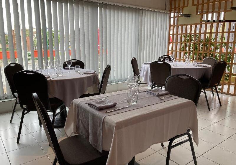 ホテル The Originals City, Hôtel Le Boeuf Rouge, Saintjunien