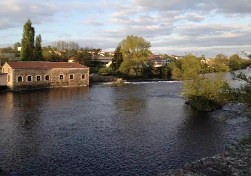 هتل The Originals City, Hôtel Le Boeuf Rouge, Saintjunien