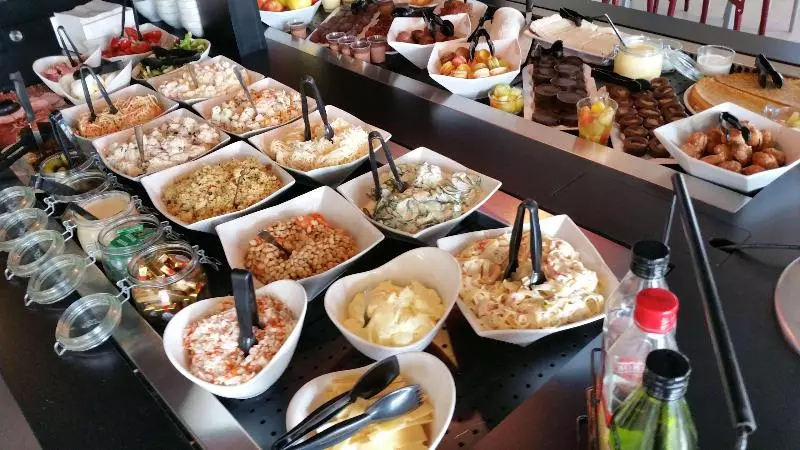 ホテル Campanile Saint Quentin