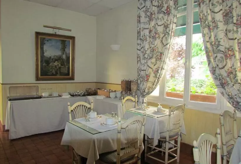 ホテル Hôtel Exelmans