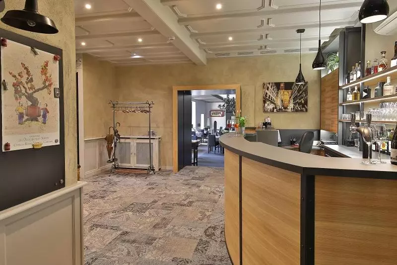 Отель Hôtel Restaurant La Charrue