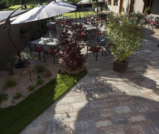 Отель Hôtel Restaurant La Charrue