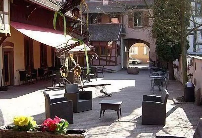 Отель Hôtel Restaurant La Charrue