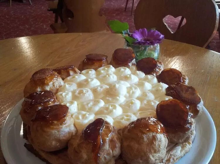 Отель Hôtel Restaurant La Charrue