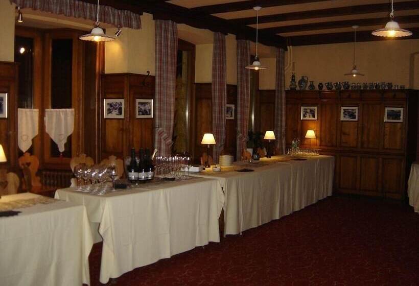 Отель Hôtel Restaurant La Charrue