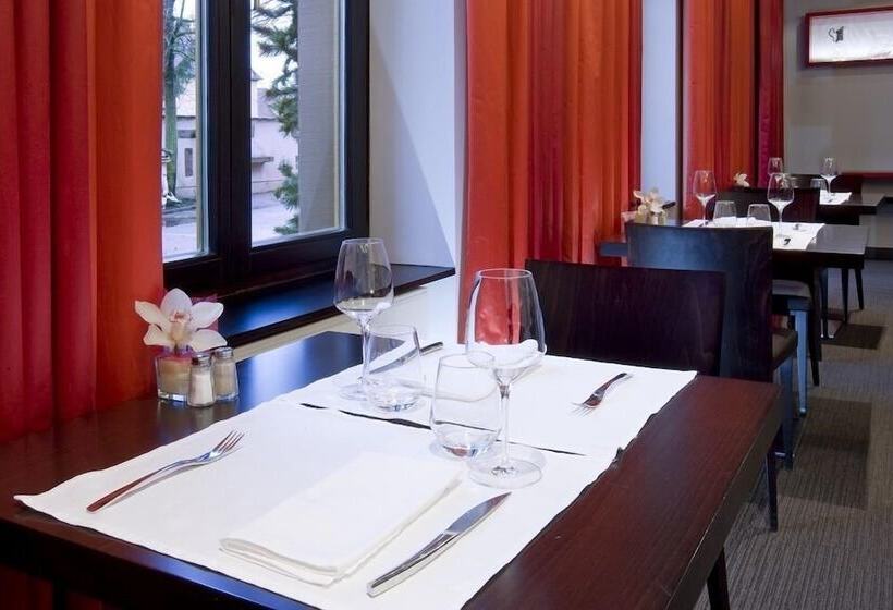 Отель Hôtel Restaurant La Charrue