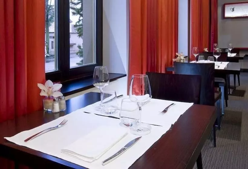 Отель Hôtel Restaurant La Charrue