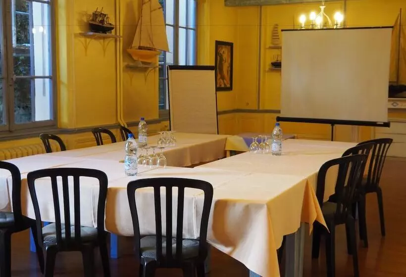 ホテル Hôtel Thermal