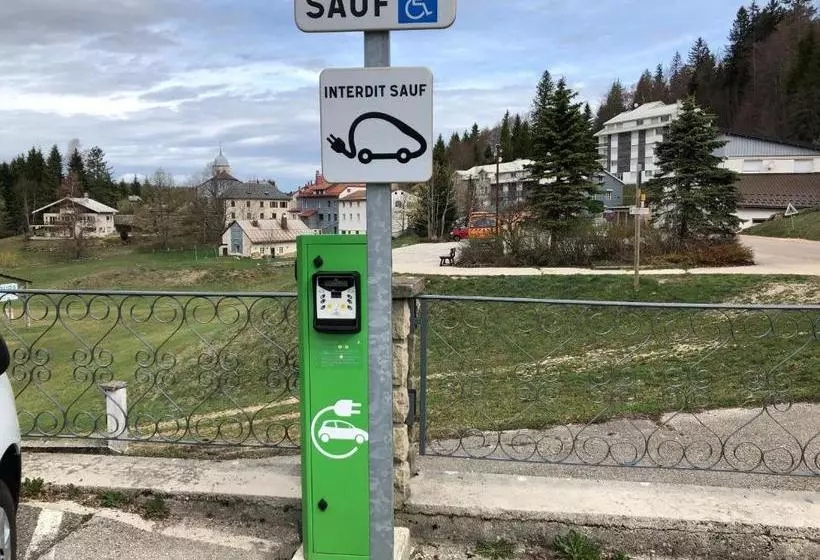 Hotel La Spatule, Logis Du Jura