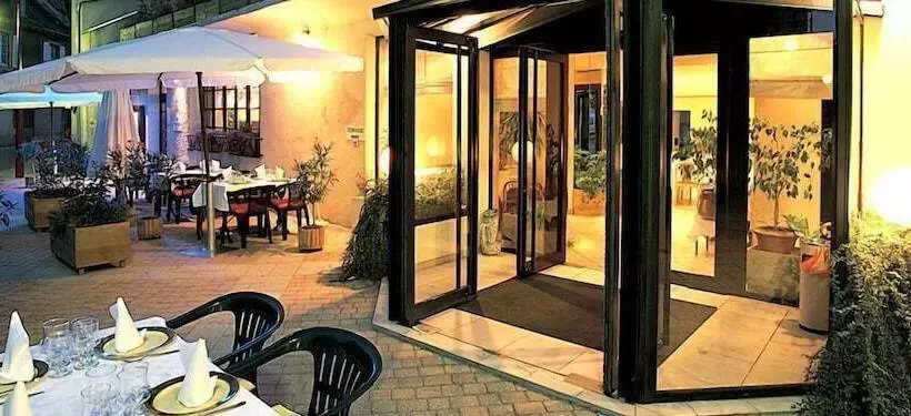 Logis Hotel Restaurant Des Voyageurs