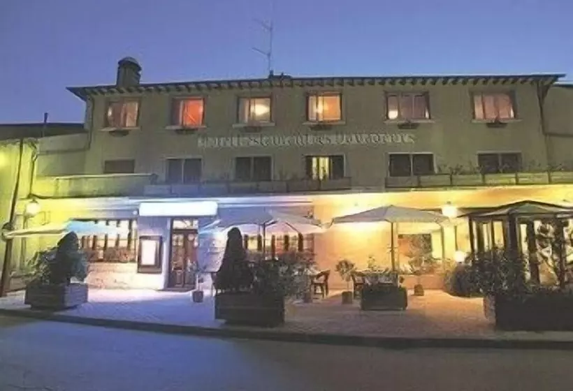 Logis Hotel Restaurant Des Voyageurs