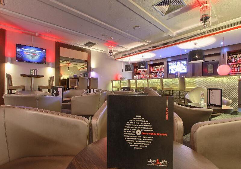 هتل Mercure Parisvelizy