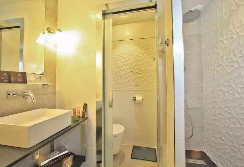 Hotel Plaza Madeleine & Spa