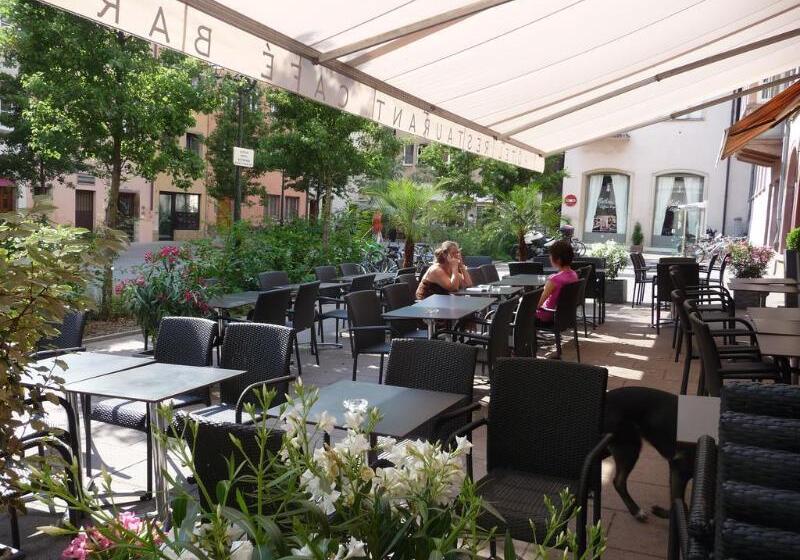 هتل Rohan, Centre Cathédrale