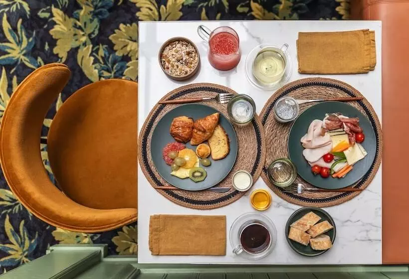 Hotel Royal Garden Champs Elysees