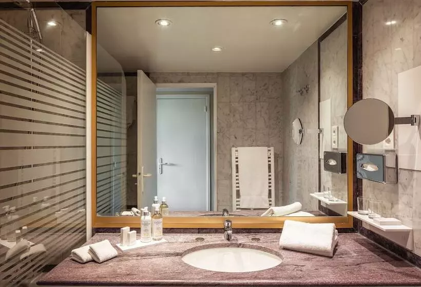 Hotel Royal Garden Champs Elysees