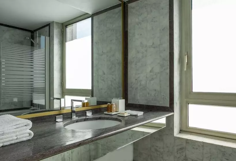 Hotel Royal Garden Champs Elysees