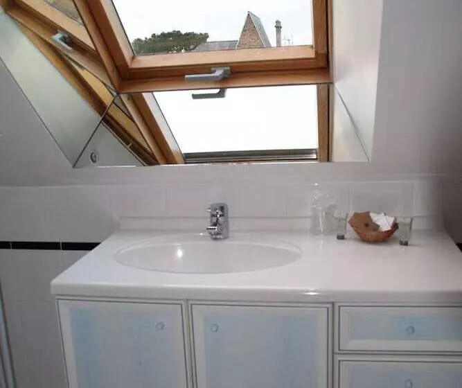 هتل Hôtel De La Mer