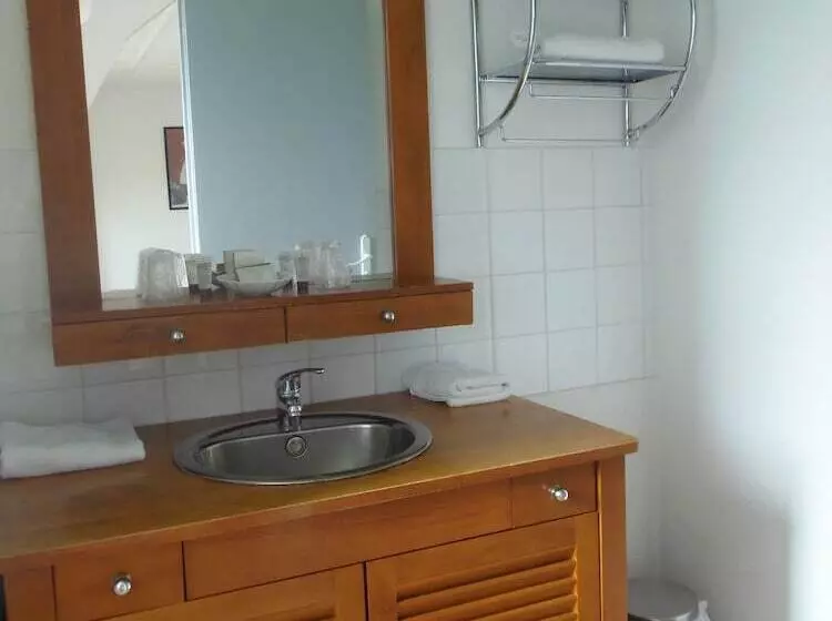 هتل Hôtel De La Mer