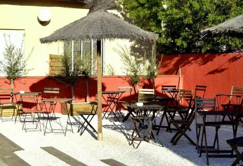 ホテル Hôtel Les Mimosas