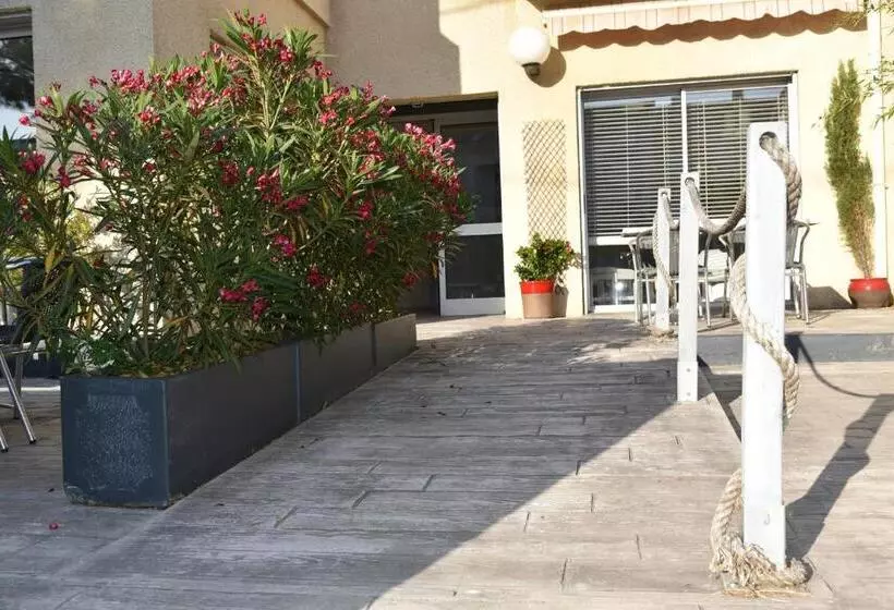 ホテル Hôtel Les Mimosas