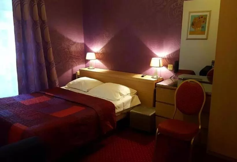 ホテル Hôtel Média