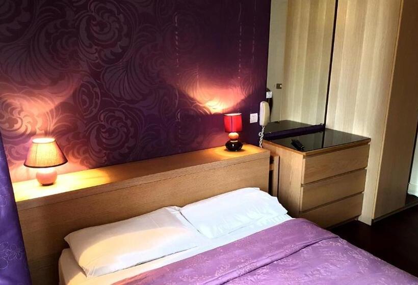 هتل Hôtel Média