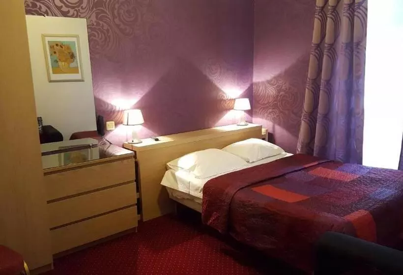 ホテル Hôtel Média