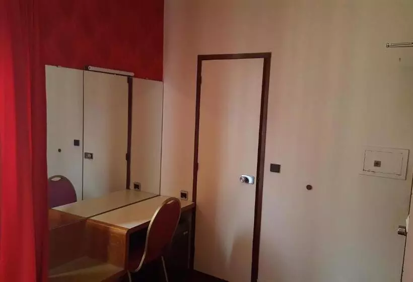 ホテル Hôtel Média