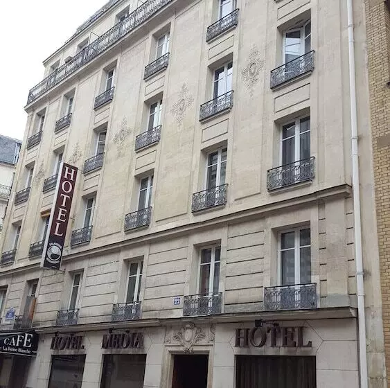 ホテル Hôtel Média