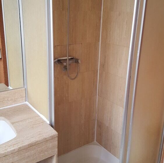 هتل Hôtel Média