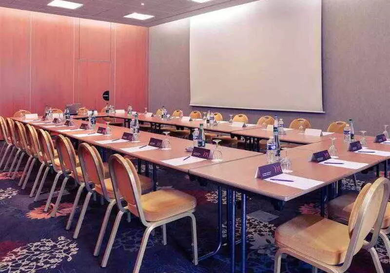 Отель Mercure Auxerre Autoroute Du Soleil