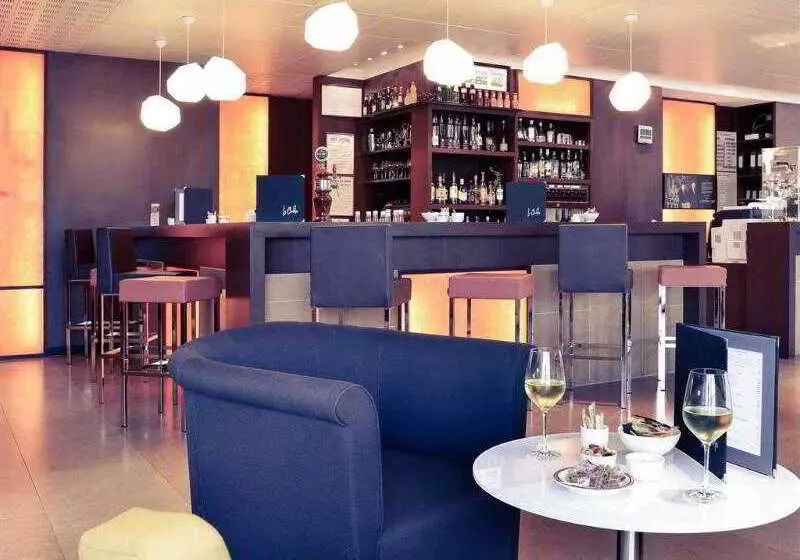 Отель Mercure Auxerre Autoroute Du Soleil