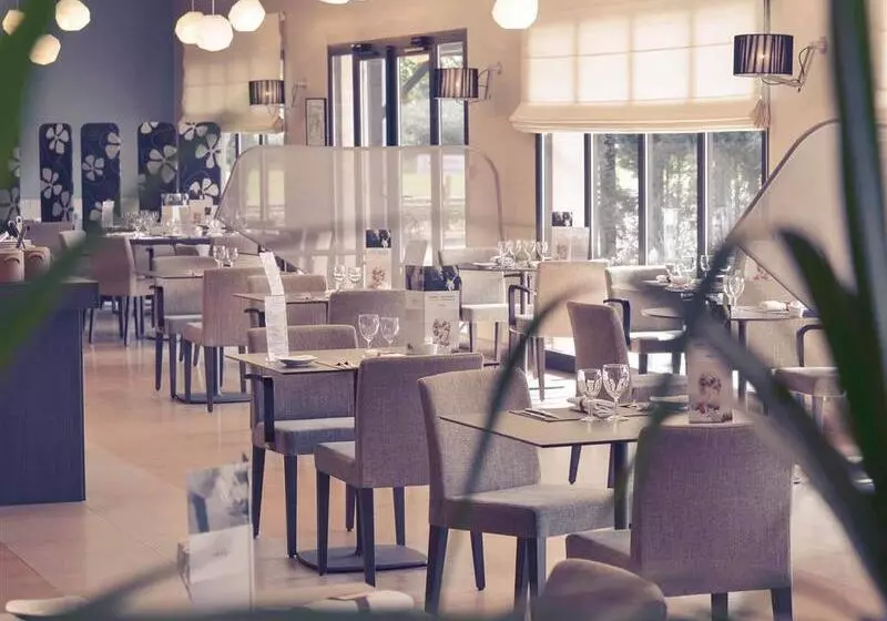 Отель Mercure Auxerre Autoroute Du Soleil