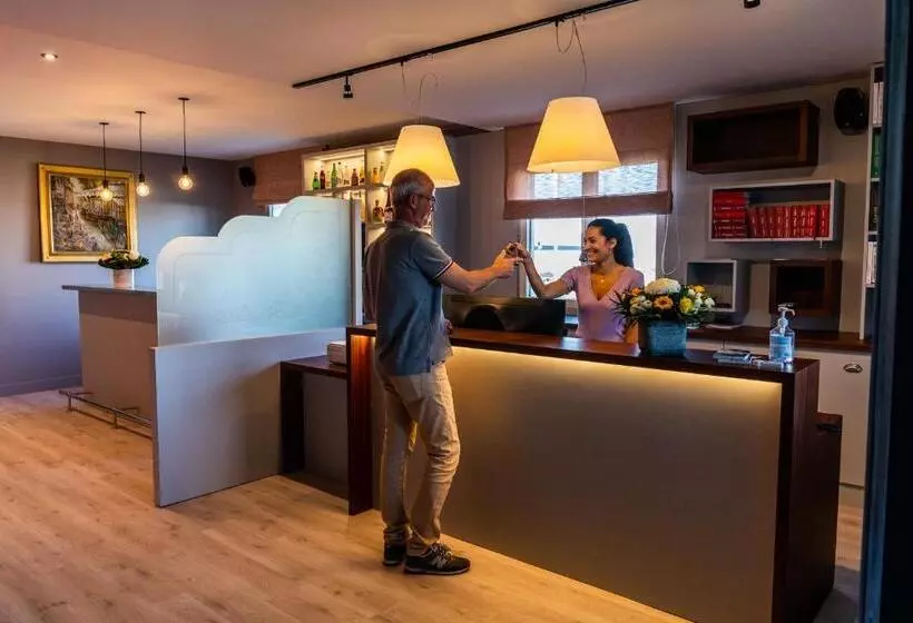 酒店 Hôtel Newport